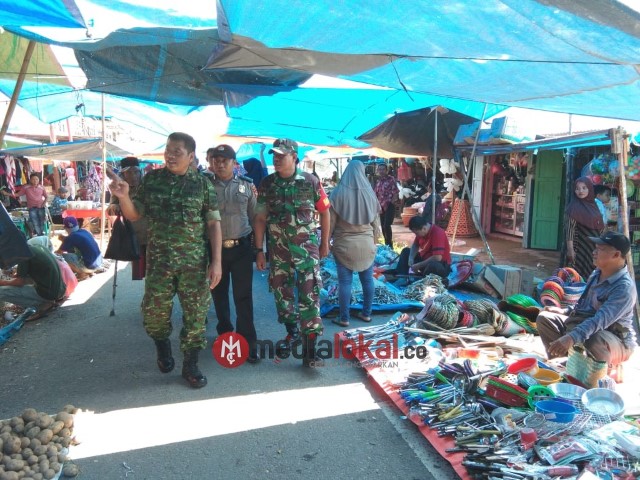 Pantau Stabilitas Ekonomi, Danramil 03/Tempuling Cek Harga Sembako 
