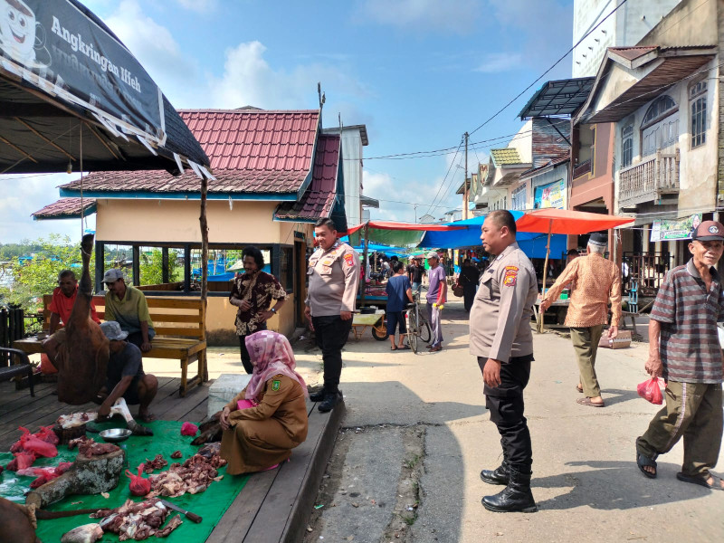 Ps.Kanit Samapta Bripka Ronald IMT Manullang dan Bripka Iwan Riyadi Melaksanakan Patroli