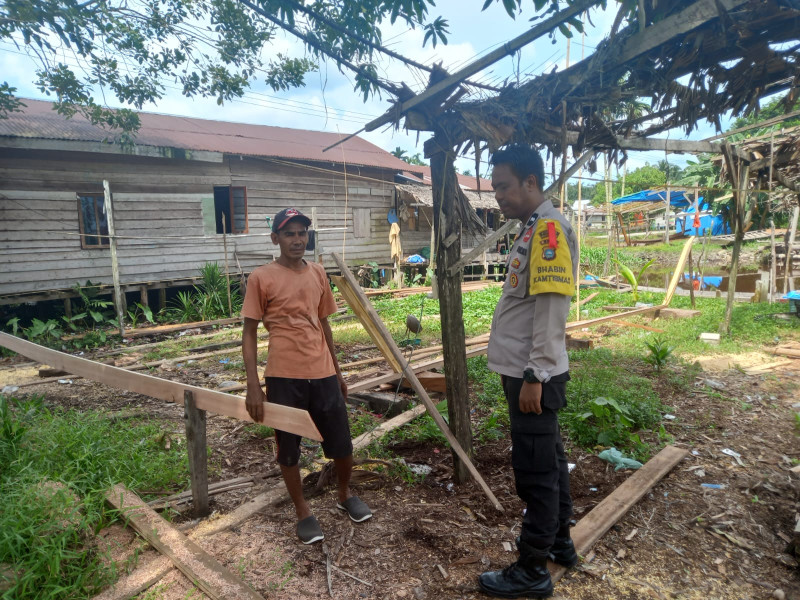 Pelaksanaan Sambang Warga, Rutinitas Bhabinkamtibmas Desa Pungkat Aipda Denny Hidayat