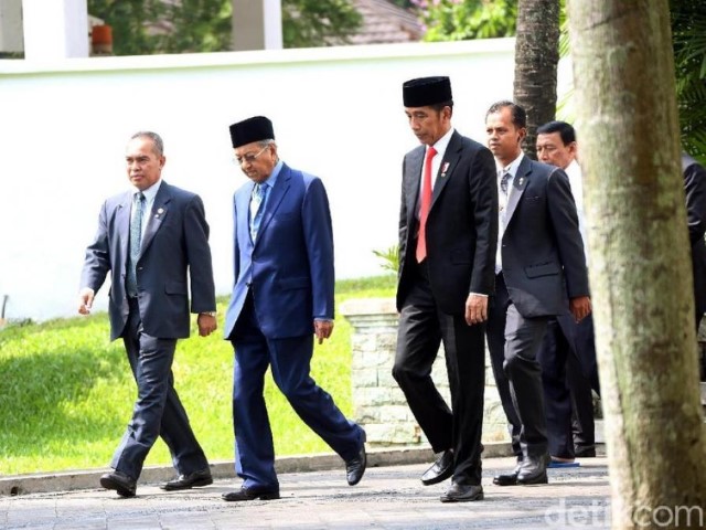 Selamati Jokowi, Mahathir Harap Kerja Sama Malaysia-RI Makin Erat