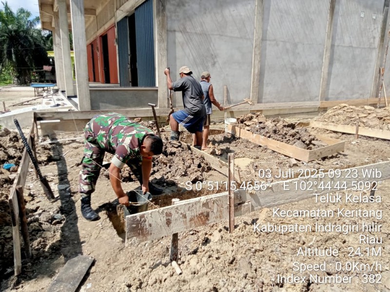 Babinsa Koramil 09/Kemuning Laksanakan Komsos/Goro dengan Warga Desa