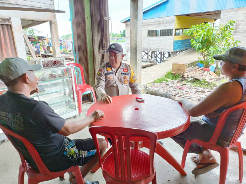Manfaatkan Warung Kopi Bhabinkamtibmas Desa Belantaraya Ajak Masyarakat Ciptakan Kamtibmas di Binaan
