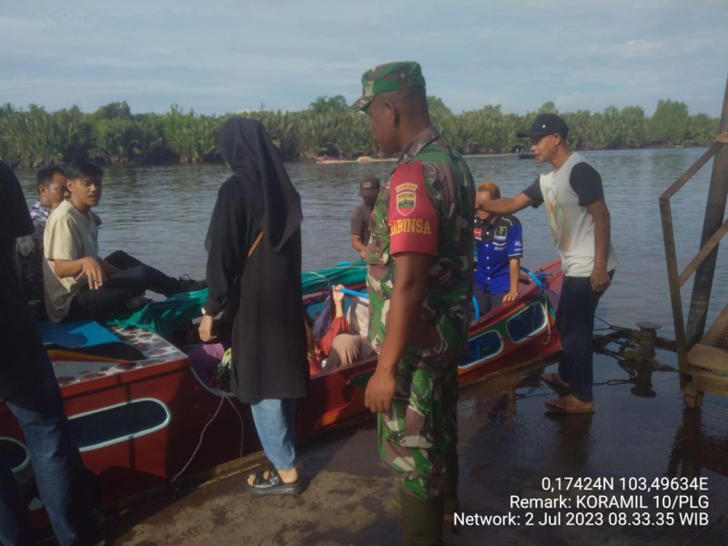 Koramil 10/Pelangiran Sampaikan Kepada Warga Akan Pentingnya Menjaga Keamanan dan Keselamatan Pada Saat Bepergian