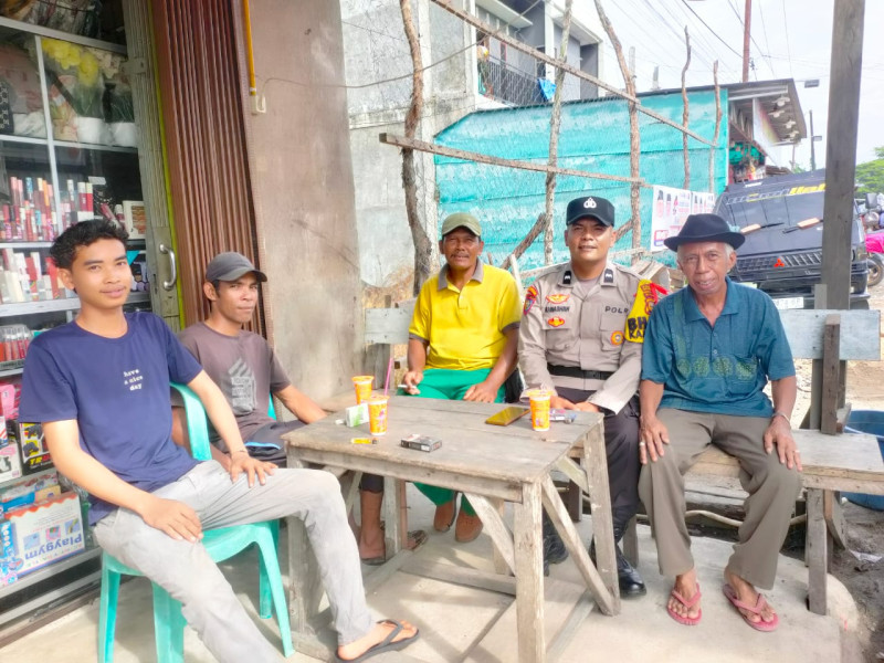 Bhabinkamtibmas Polsek Kempas Edukasi Warga, Waspada Berita Hoax Jelang Pilkada