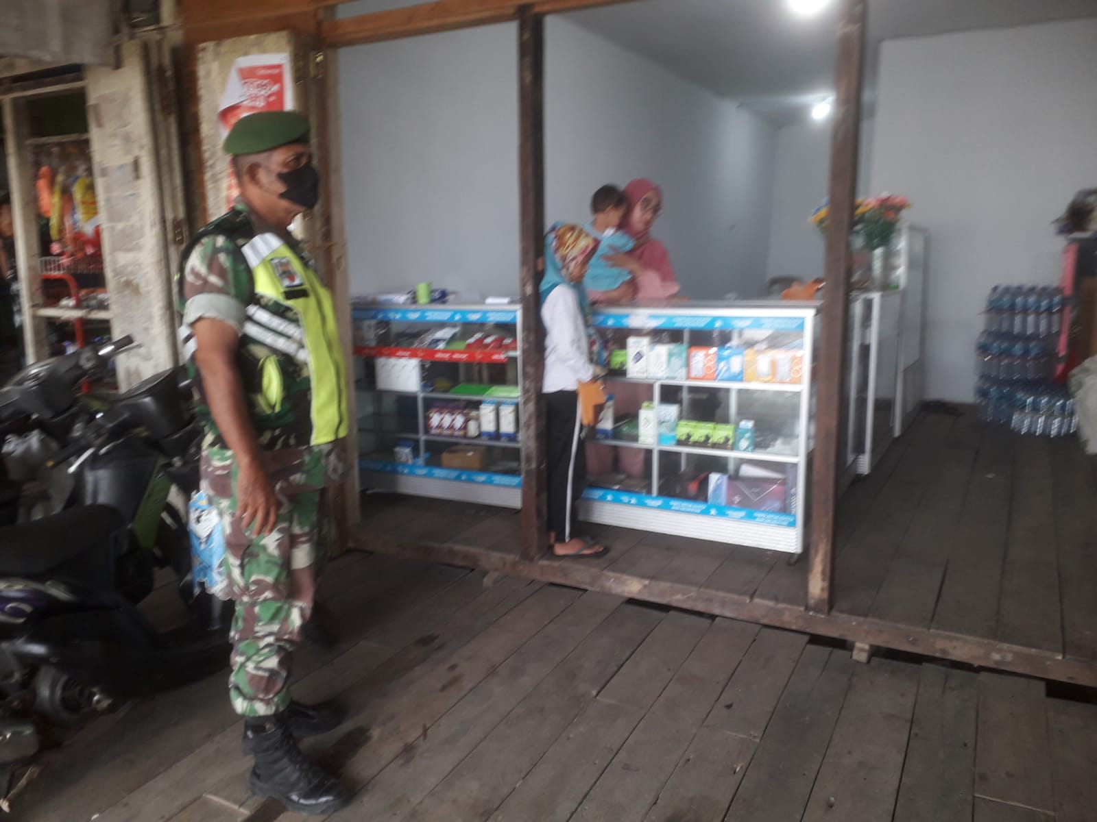 Penegakan Prokes Di Wilayah Oleh Anggota Koramil 04/Kuindra