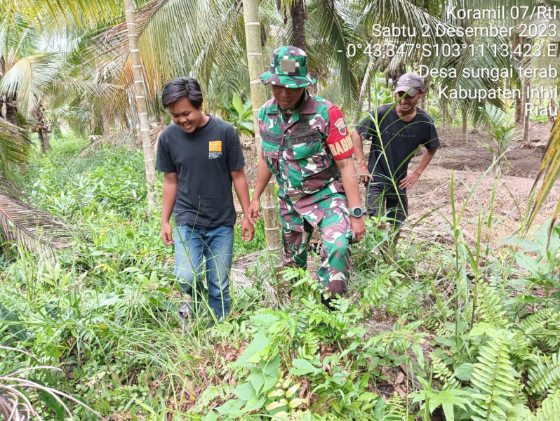 Penelusuran Lahan dan Hutan Warga Rutin Dilakukan Babinsa Koramil 07/Reteh Guna Cegah Kebakaran