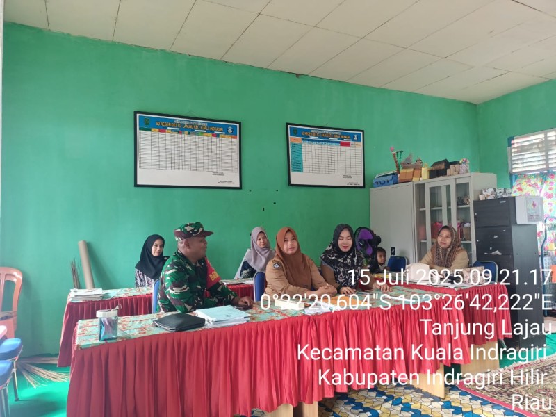 Meningkatkan Kualitas Pendidikan: Babinsa Koramil 04/Kuindra Laksanakan Komsos