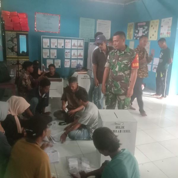 Babinsa Koramil 04/Kdr Lakukan Pengawalan dan Pengamanan Kotak Suara