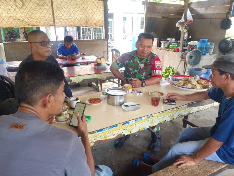 Babinsa 03/Tpl Ajak Warga Sambut Pilkada 2024 Dengan Aman, Damai dan Sejuk