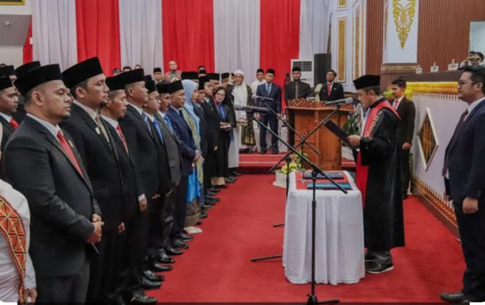 DPRD Kota Pekanbaru Gelar Rapat Paripurna Pengucapan Sumpah Anggota DPRD Kota Pekanbaru Periode 2024-2029 DPRD Kota Pekanbaru Gelar Rapat Paripurna Pengucapan Sumpah Anggota DPRD Kota Pekanbaru Periode 2024-2029