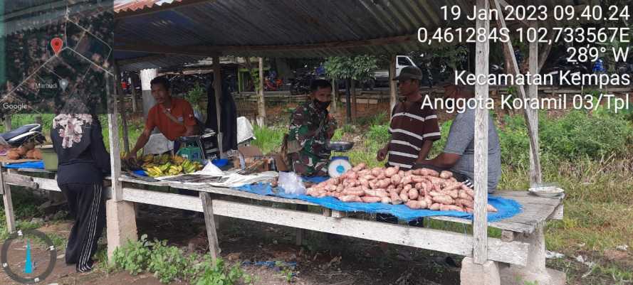 Babinsa Koramil 03/Tpl Komsos Dengan Pedagang Pasar