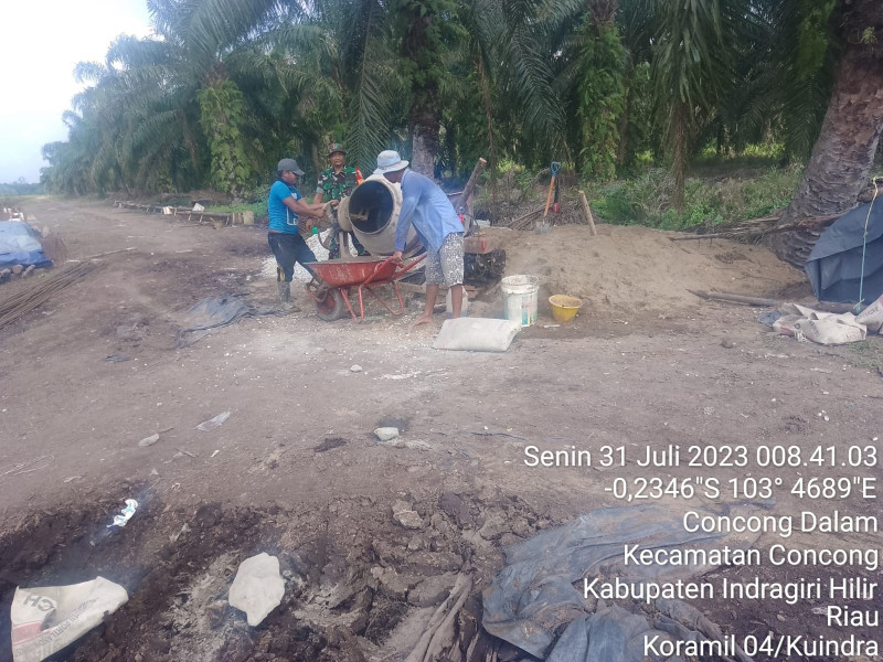 Ciptakan Kerjasama Yang Baik, Babinsa Koramil 04/Kuindra Giat Goro Guna Untuk Pembangunan Desa