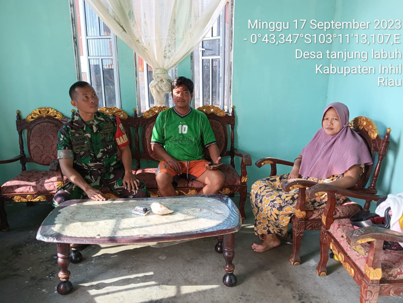 Jaga Kebersihan Lingkungan, Koramil 07/Reteh Terus Ajak Masyarakat Untuk Jalin Silaturahmi