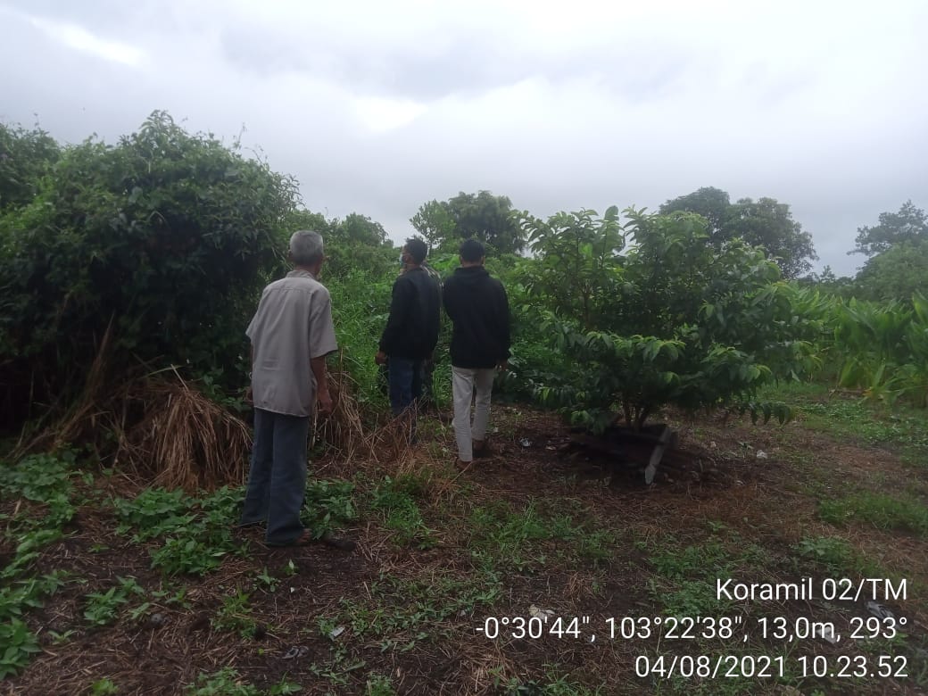 Upaya Pencegahan Karhutla, Babinsa 02/Tanah Merah Lakukan Patroli Karhutla