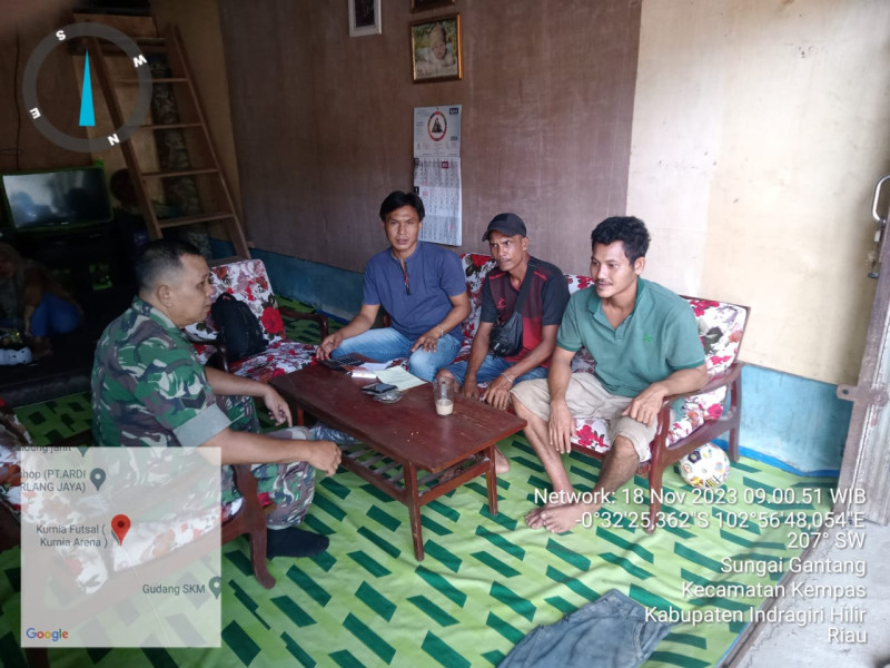 Babinsa 03/Tpl Serka Faisal Sambangi Kediaman Ketua RT Desa Binaan