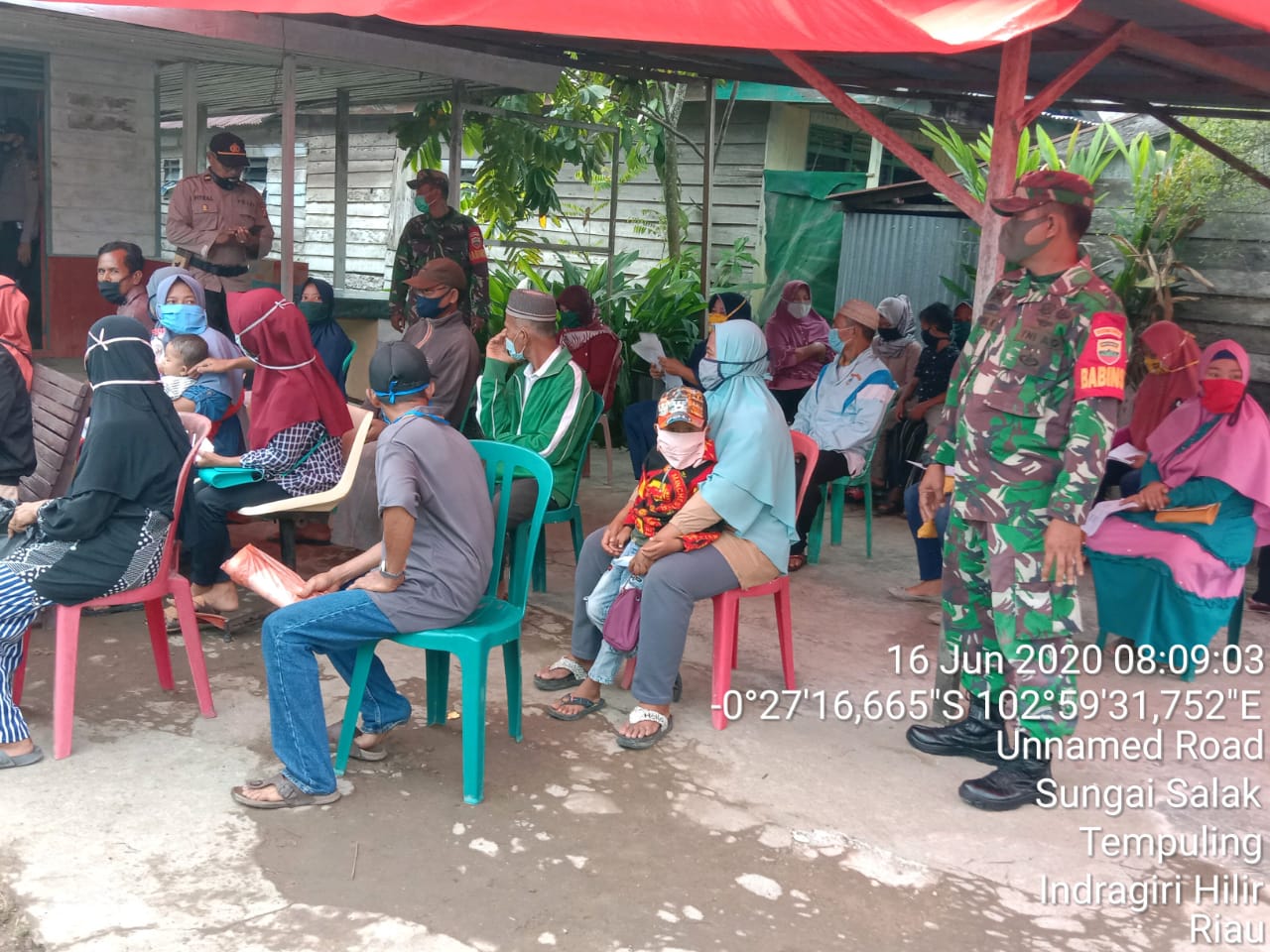 TNI-POLRI Solid, Amankan Dan Kawal Pembagian BST di Kecamatan Tempuling