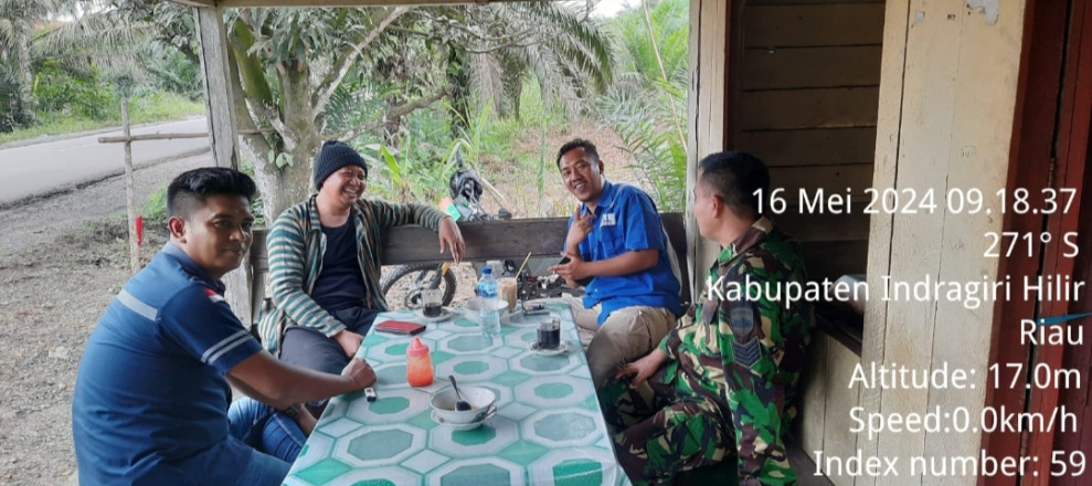 Jalin Silahturrahmi di Sungai Batang, Ini yang Dilakukan Babinsa Koramil 07/Reteh