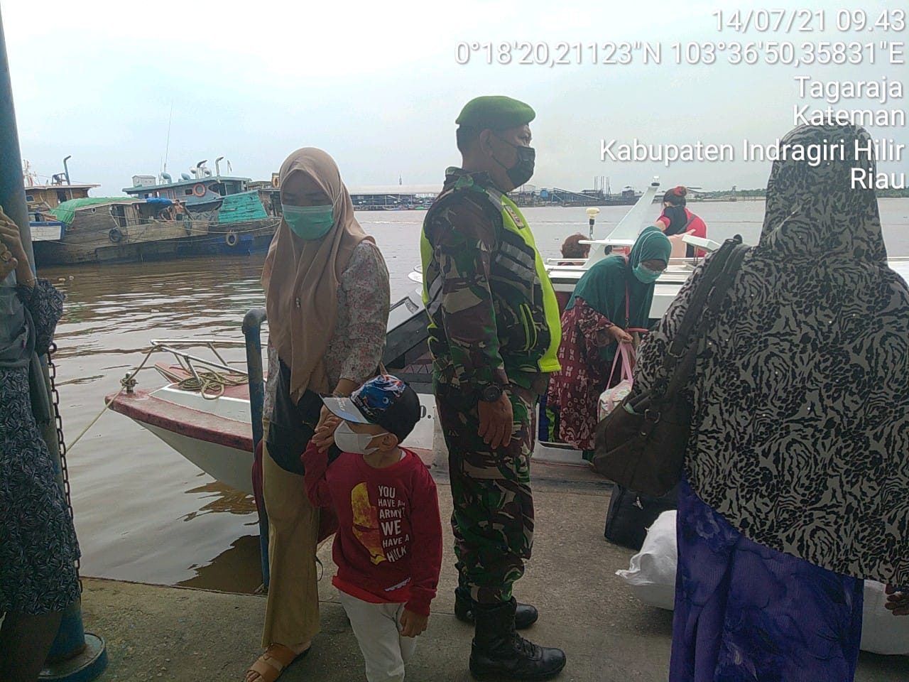 Sertu J Pasaribu Persuasif Pantau Aktifitas Warga di Sekitar Pelabuhan Sungai Guntung