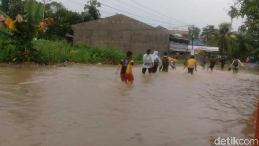 Hujan Lebat, 8 Kecamatan di Kota Jambi Terendam Banjir