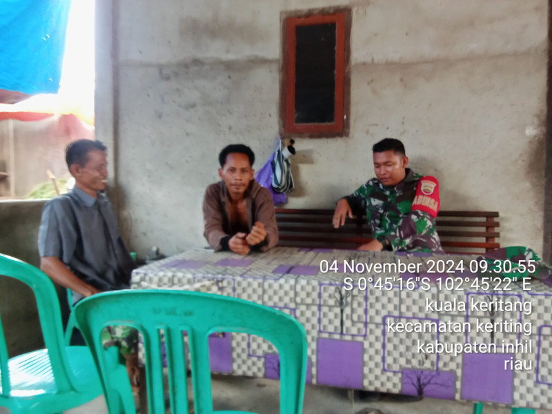 Ciptakan Pilkada Damai Dan Sejuk Babinsa Koramil 09/Kemuning Komsos Dengan Warga Binaan