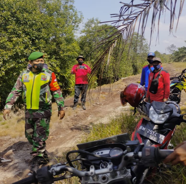 Cegah Karhutla Babinsa Bersama MPA Rutin Laksanakan Patroli di Wilayah Rawan Kebakaran