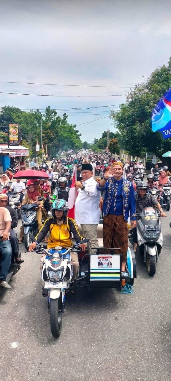 Ribuan Massa Iringi Paslon Yusri- Rinto Pramono Daftar ke KPU Kampar