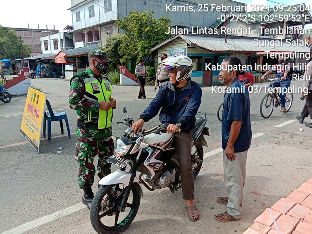 Sinergitas Babinsa 03/Tempuling dan Bhabinkamtibmas Dalam Penegakan Disiplin Protokol Kesehatan