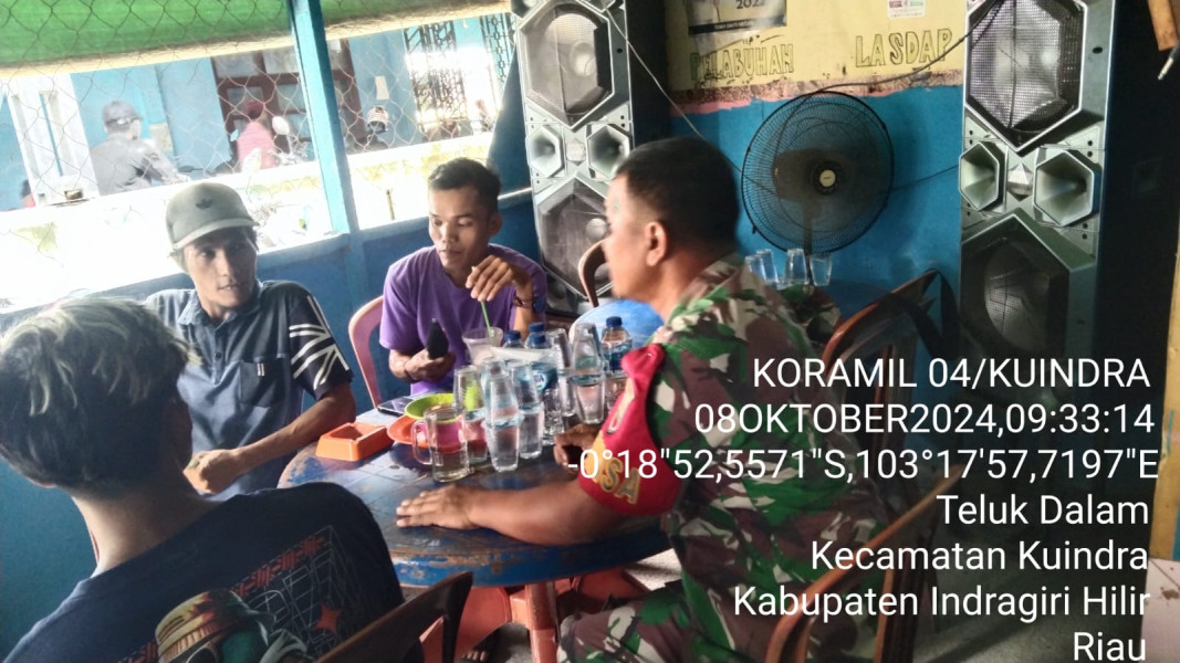 Dengan Komsos, Babinsa Koramil 04/Kuindra Lestarikan Nilai-nilai Pancasila Bersama Warga