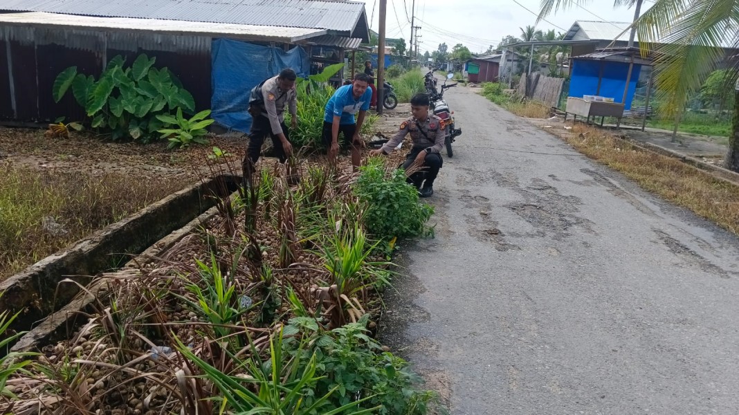 Polsek Enok Keliling, Ajak Warga Sulap Pekarangan Jadi Ladang Pangan Keluarga