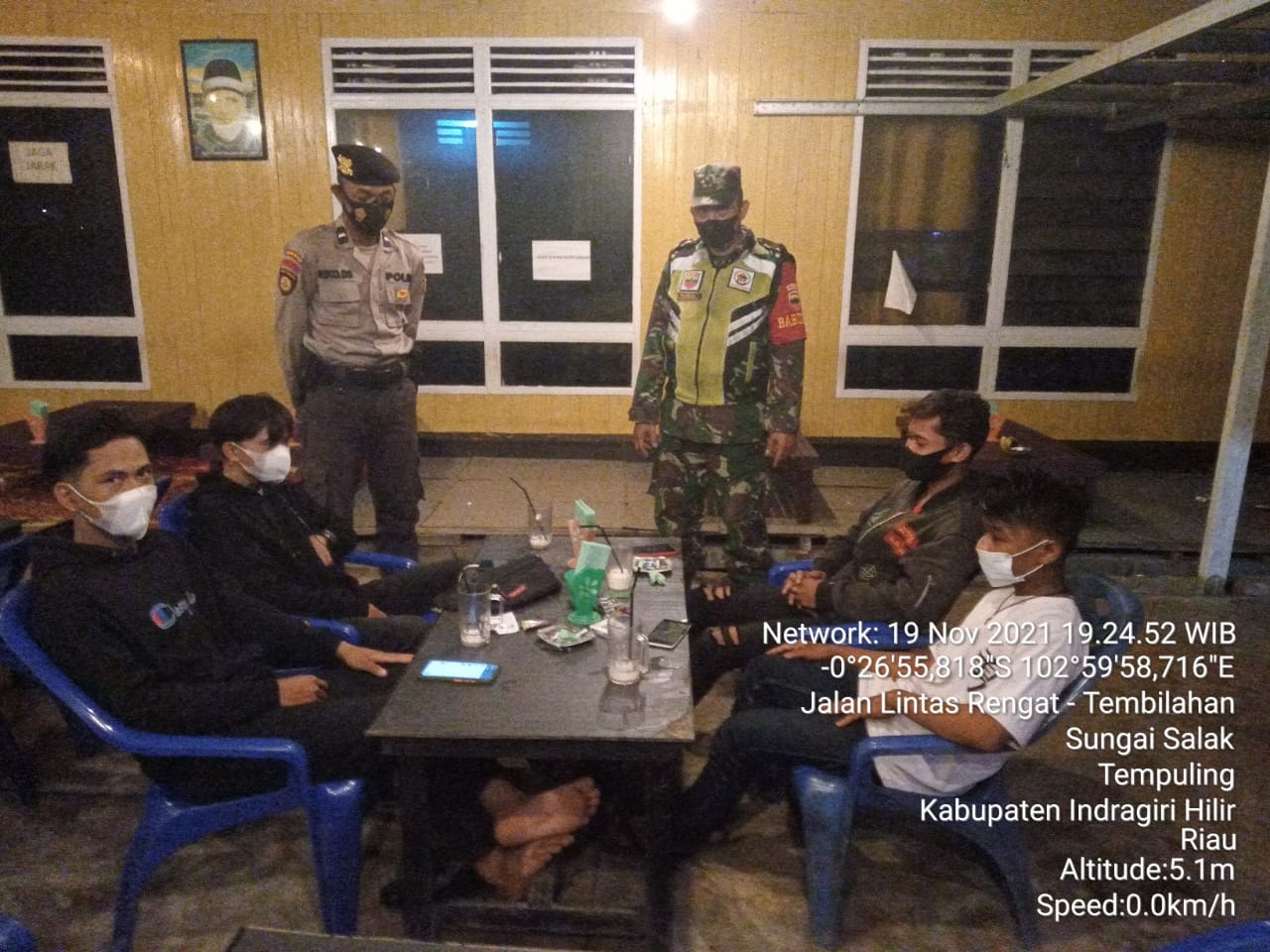 Patroli Gabungan TNI-Polri Tempuling Menghimbau Kerumunan Pemuda Untuk Taati Protokol Kesehatan