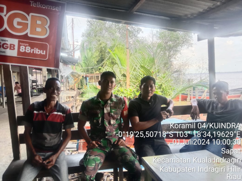 Wujudkan Kepedulian Antar Sesama, Babinsa Koramil 04/Kuindra Jaga Ketenteraman dan Kenyamanan di Lingkungan