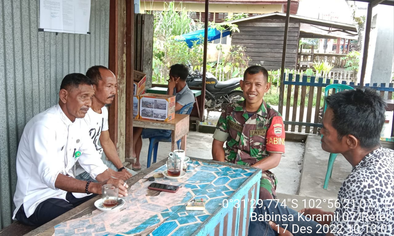 Bersilaturahmi sekaligus Jaga Keamanan Desa Bersama Sertu Yadi Yanto