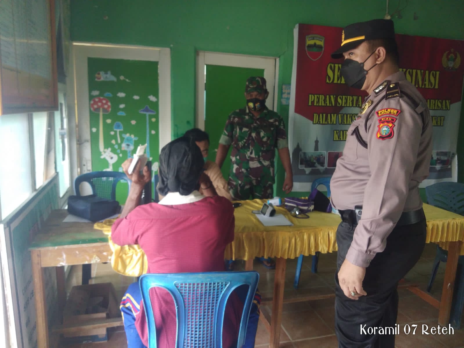 Untuk Mencegah Dan Meningkatkan Kekebalan Tubuh, Koramil 07/Reteh Lakukan Vaksinasi