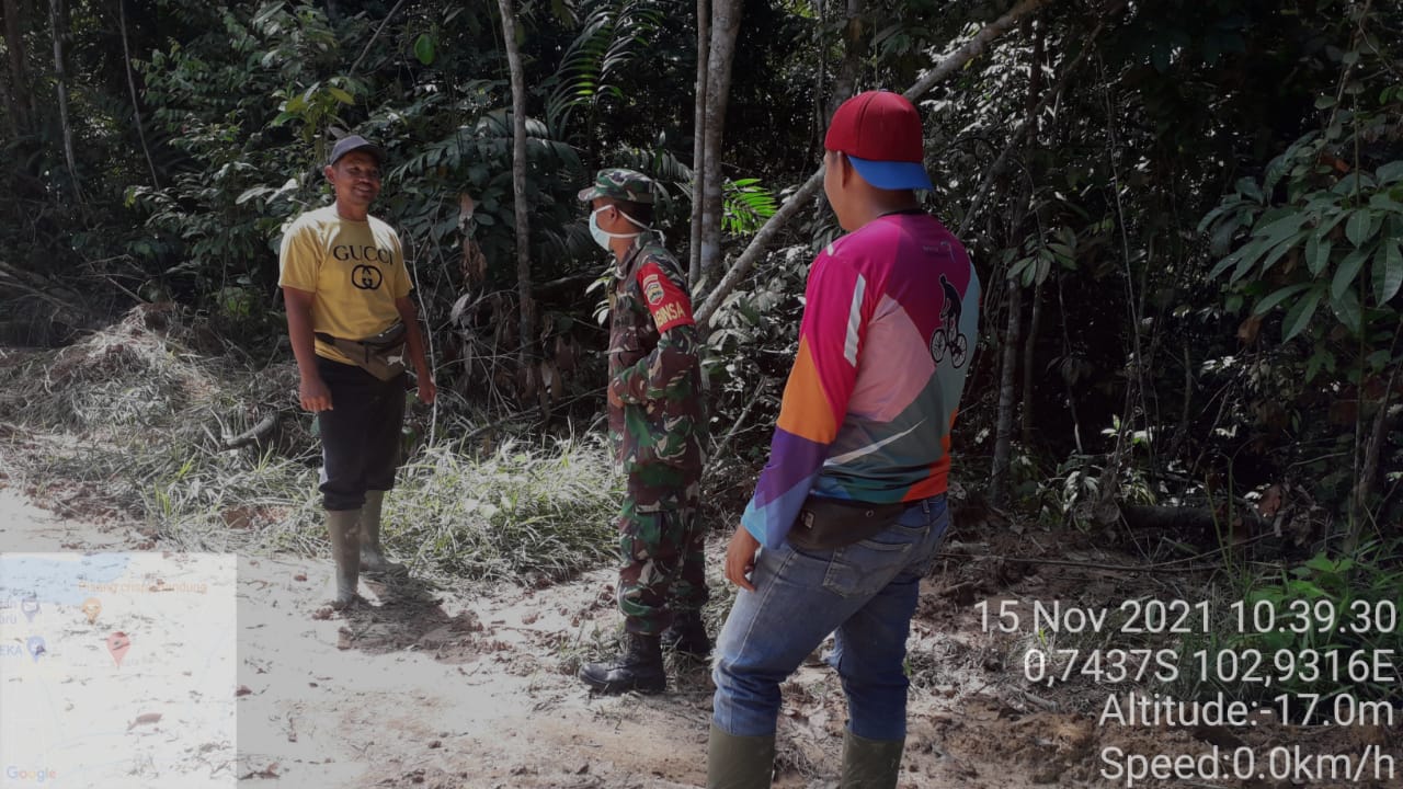 Himbauan Karhutla Terus Diberikan Babinsa Koramil 09/Kemuning