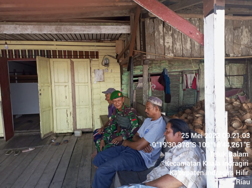 Ciptakan Rasa Aman dan Nyaman di Desa, Babinsa Koramil 04/Kuindra Turun Ke Wilayah