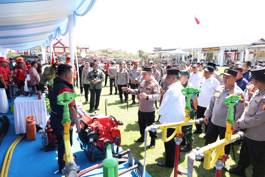 Kapolri Serahkan Bantuan Peralatan Karhutla di Riau, Ingatkan Ancaman El Nino dan Prioritaskan Pencegahan