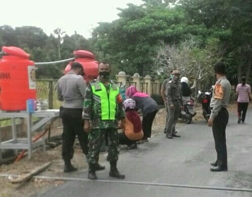 TNI-Polri Bersama Satpol PP Siak Berikan Imbauan Protokol Kesehatan di Pasar Tradisional
