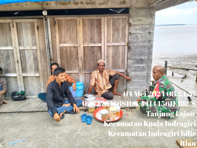 Babinsa Koramil 04/Kuindra Jalin Kedekatan dan Kerjasama Dengan Masyarakat Melalui Komsos