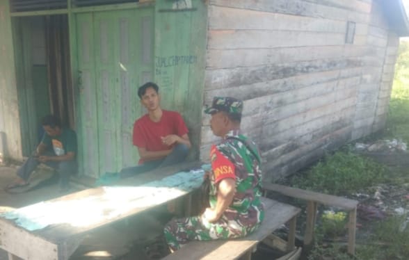 Tetap Jaga Kebersihan di Desa Yang Disampaikan Oleh Babinsa Koramil 04/Kuindra