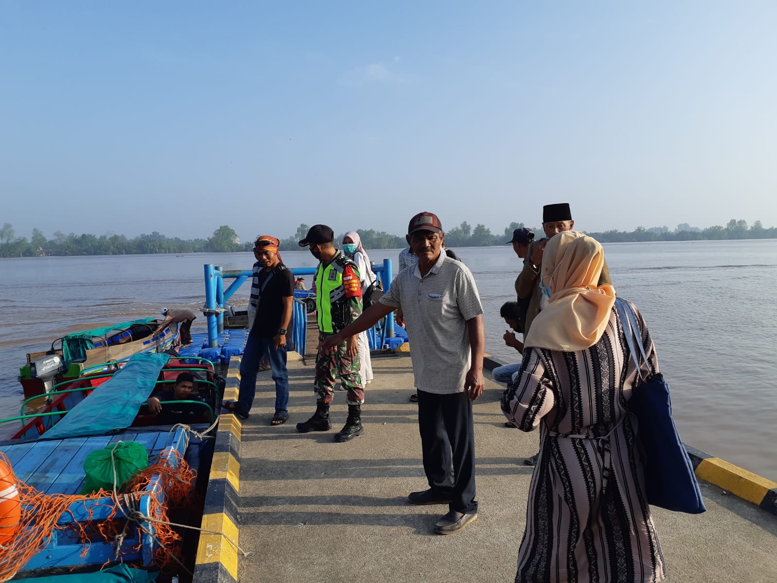 Tetap Jalankan Prokes Yang Dihimbau Oleh Babinsa Koramil 07/Reteh