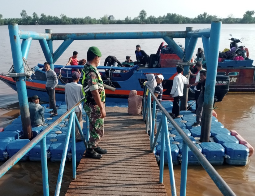 Terus Lakukan Pengecekan dan Pengawasan Oleh Babinsa Koramil 07/Reteh Guna Cegah Covid-19