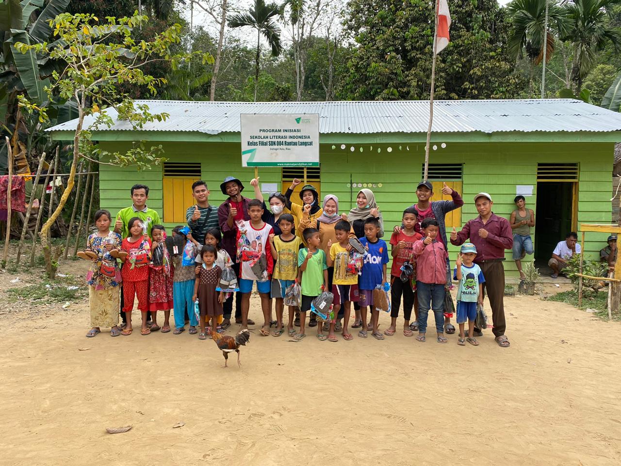AMI Goes To Desa Rantau Langsat Disambut Antusias Murid-murid Sekolah Dasar
