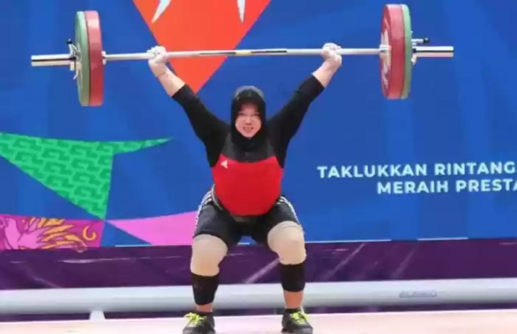 Raih Total Angkatan 215 Kg, Lifter Jawa Tengah Ini Raih Medali Emas dan Pecahkan Rekor PON
