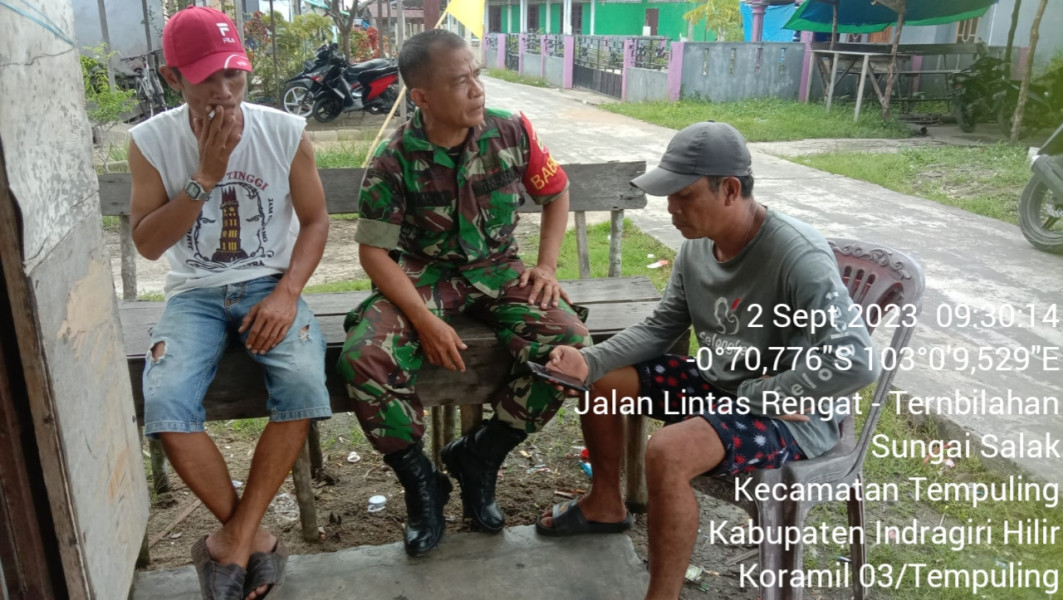 Babinsa Koramil 03/Tpl Sambangi Pemuda Desa Binaan Lakukan Komsos di Wilayah Binaan