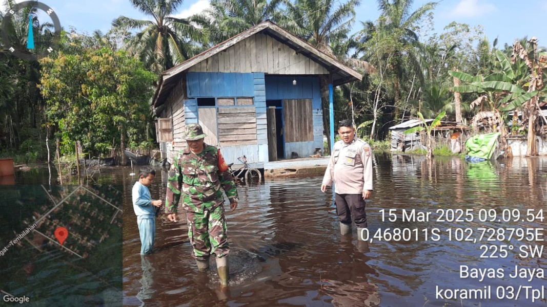 Babinsa Koramil 03/Tpl Tinjau Langsung Wilayah Binaan yang Terdampak Banjir