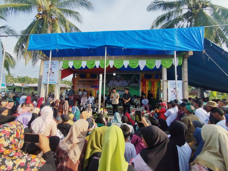 Ferryandi dan Dani M Nursalam Disambut Hangat Warga Simpang Kateman