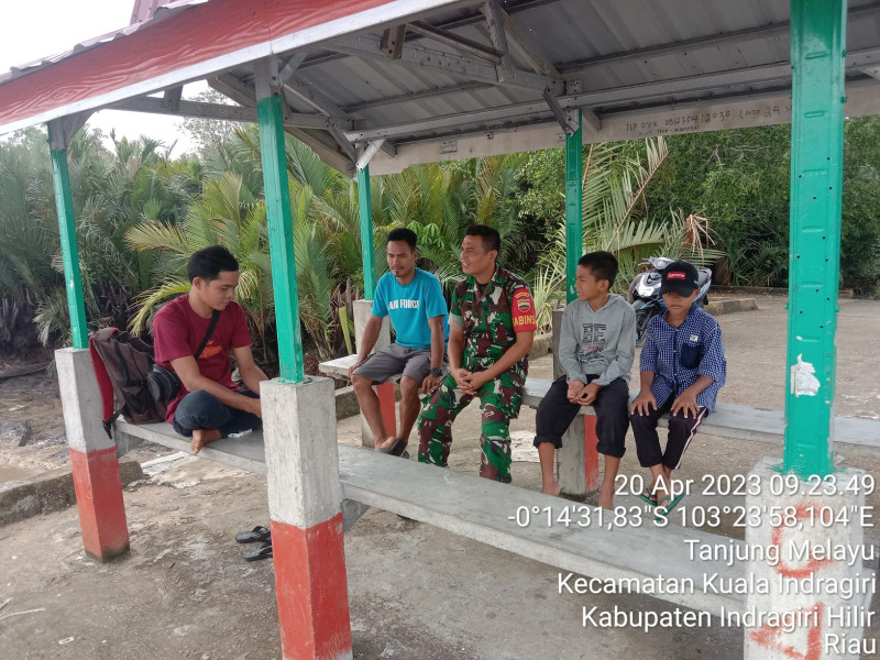 Cegah Tindak Kejahatan, Babinsa Koramil 04/Kuindra Tetap Himbau Selalu Waspada