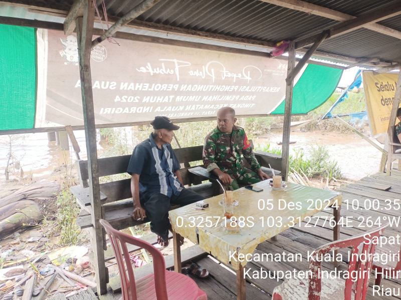 Babinsa Koramil 04/Kuindra Ciptakan Kerukunan Antar Sesama Melalui Komsos di Binaan