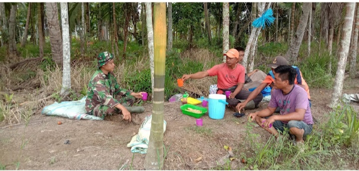 Babinsa Serka Maihasan Wujudkan Pengawasan SDM di Binaan