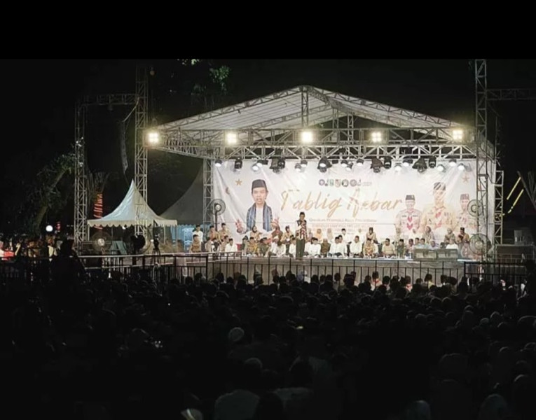 Membludak, Tabligh Akbar UAS di Jalan Gajahmada!